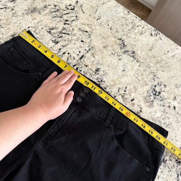 Torrid Black Bermuda Jegging Super Soft High-Rise Short 22 14099019 - Picture 9 of 15